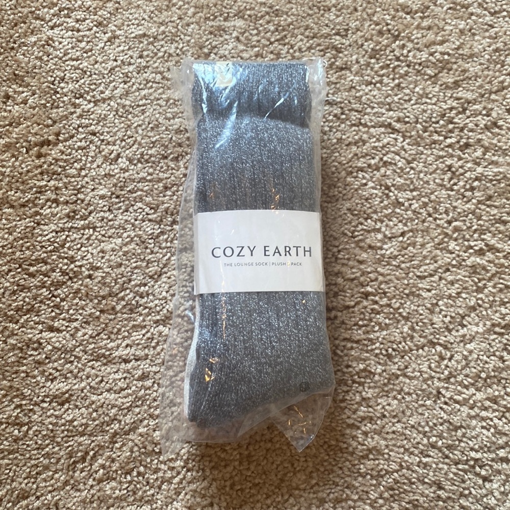 Unopened Cozy Earth Plush Lounge Sock size M/L. Blush, Cloud, Slate Grey